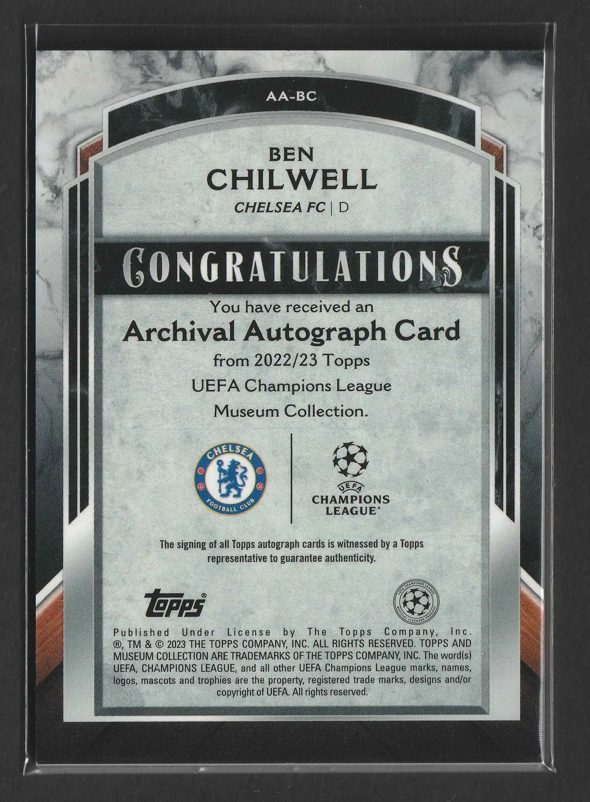 Silber und schwarz gerahmte ben chilwell archiv autograph karte von chelsea fc mit marmorierter oberfläche und uefa champions league branding