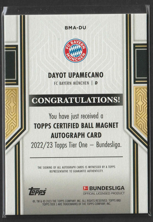 Silber und schwarze topps certified ball magnet autograph karte mit gold geometrischen details von dayot upamecano fc bayern münchen