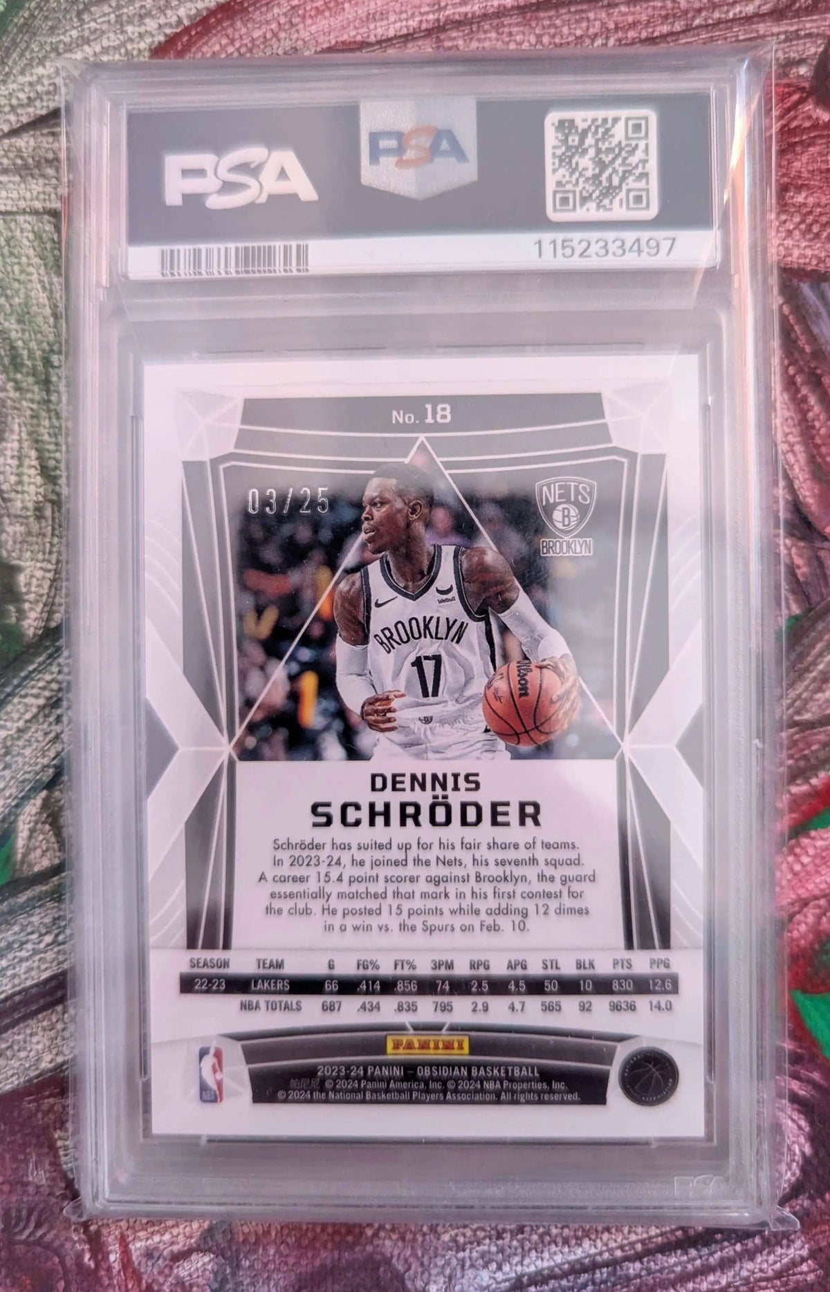 Dieses 2023/24 panini obsidian electric etch green basketball trading card zeigt dennis schröder in nets trikot psa 10