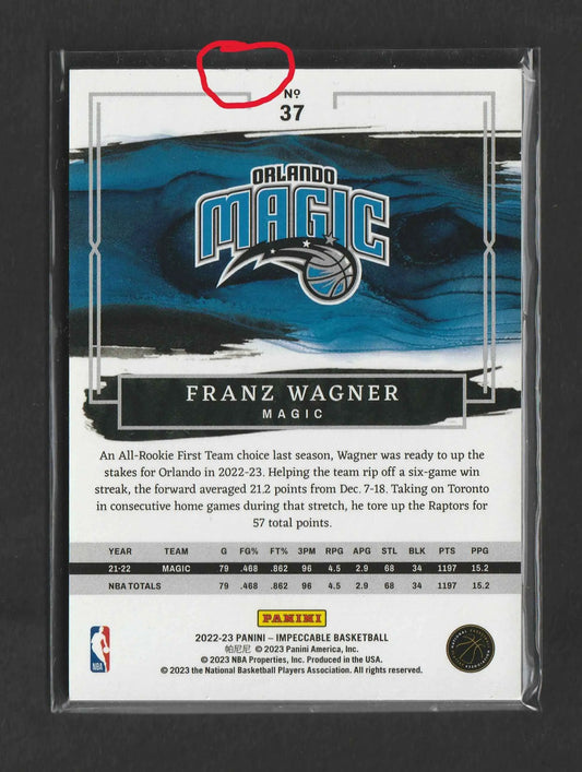Dies ist eine blau-weiße franz wagner orlando magic basketball trading card 2022-23 panini impeccable base bronze 70/99 in klarer kunststoffverpackung
