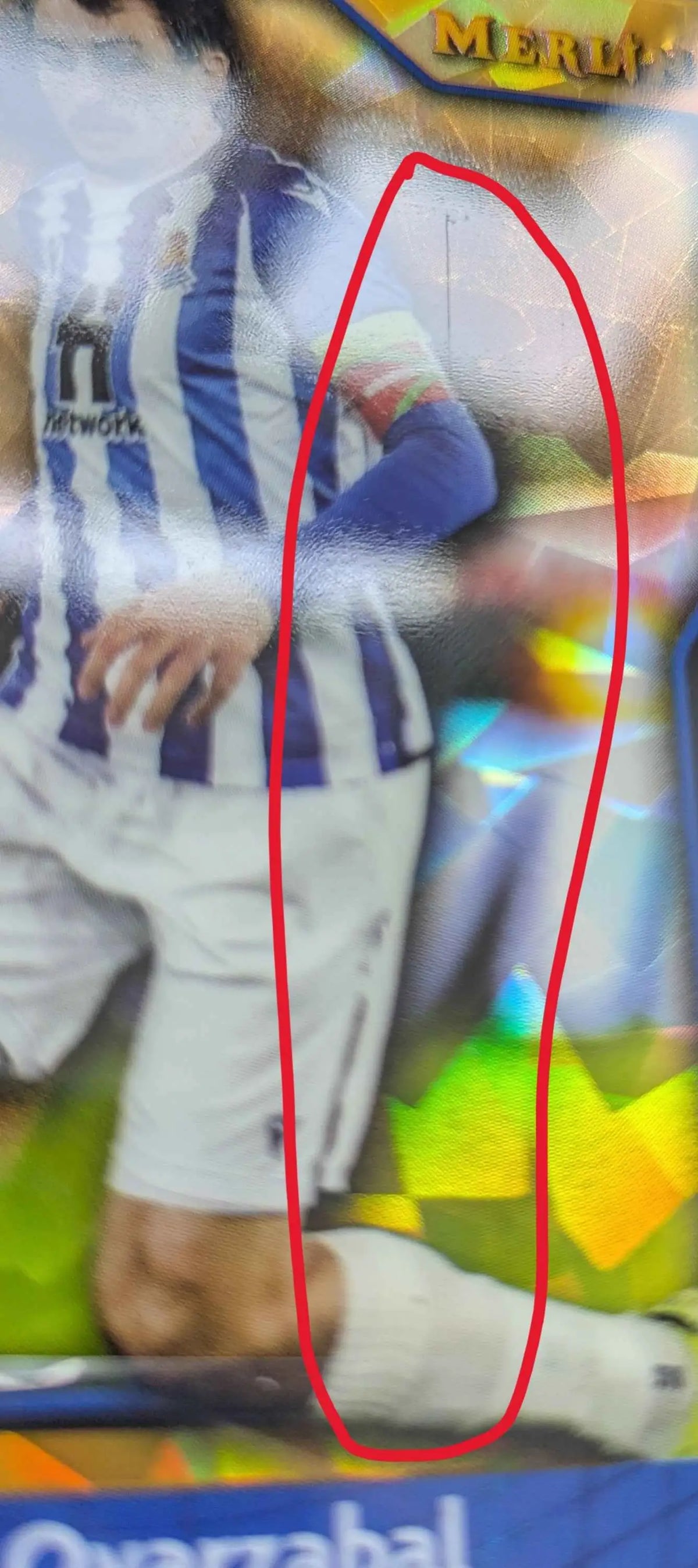 Blau weiß gestreiftes mikel oyarzabal fußballtrikot mit schwarzem logo aus der 2021 22 topps merlin ucl gold edition