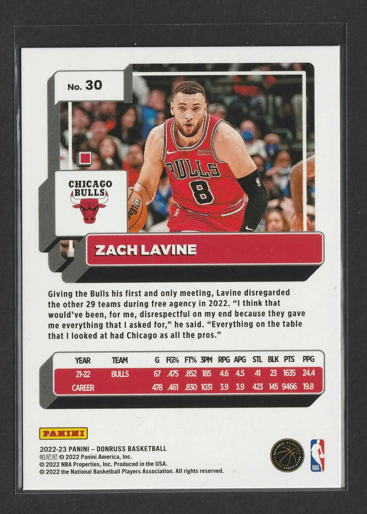 Rot-schwarze chicago bulls basketball trading card mit zach lavine in teamtrikot panini donruss holo light blue laser 11/25