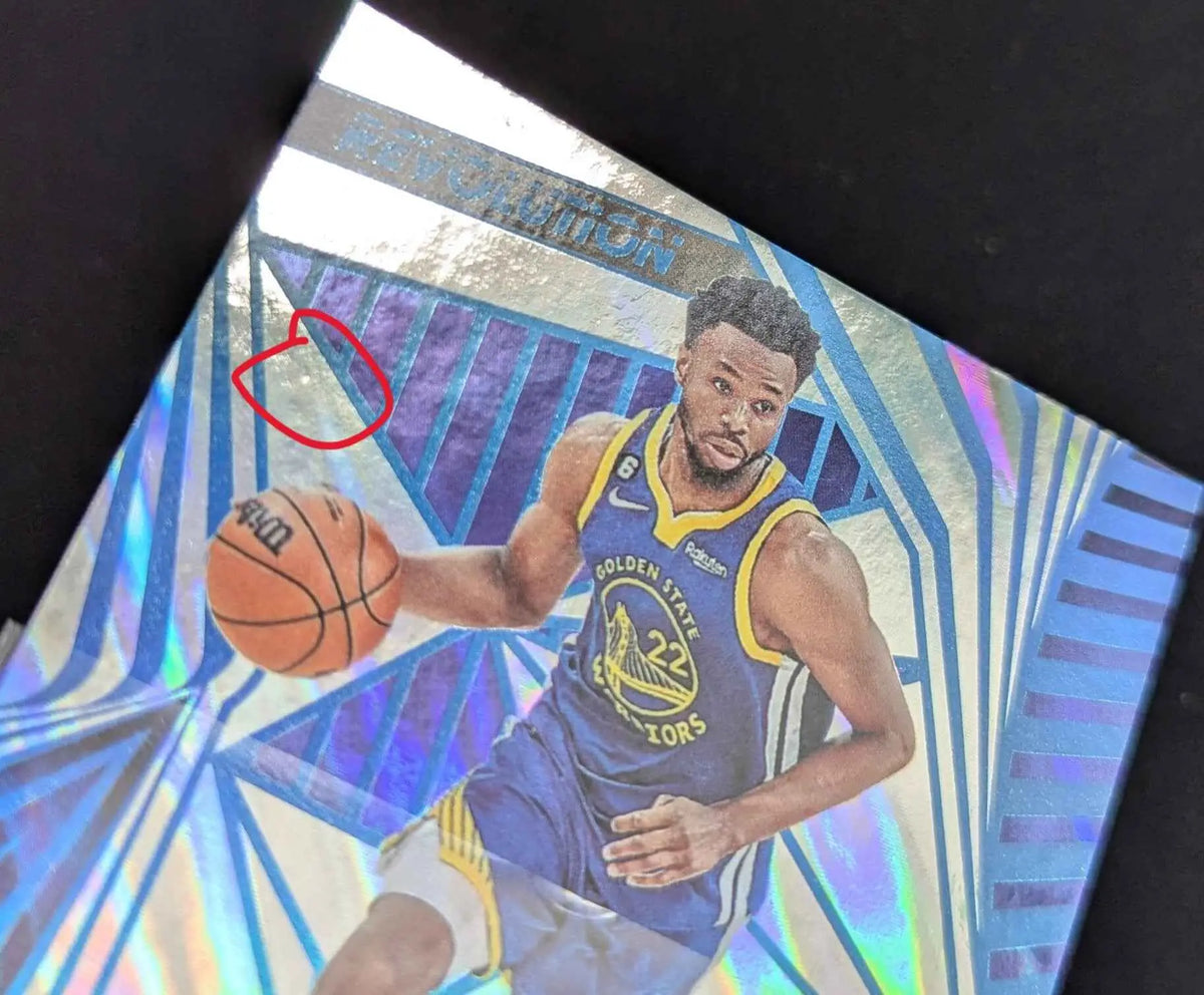 Ein schimmerndes blau-silbernes holografisches basketball-tradingcard von andrew wiggins 2023/24 panini revolution lava 01/10 #4