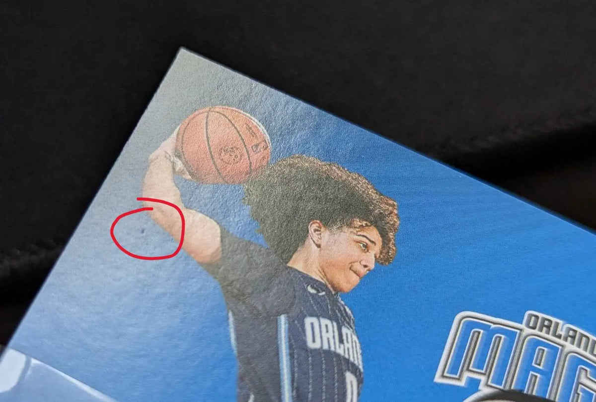 Blauer orlando magic basketball trading card mit anthony black in dunklem blauem trikot und orangenem basketball