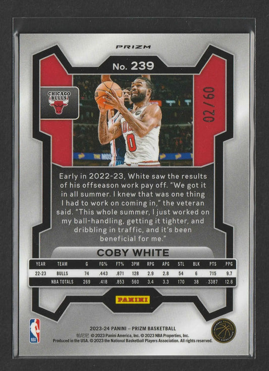 Silberne und rote prizm basketball trading card mit coby white im chicago bulls jersey, nummer 239 von 60