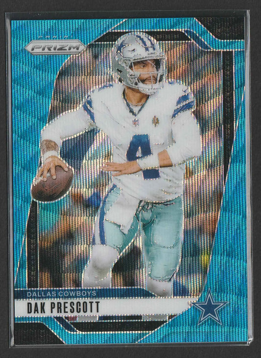 Blue und silberner prizm football trading card mit dak prescott im dallas cowboys uniform aus panini prizm 2024