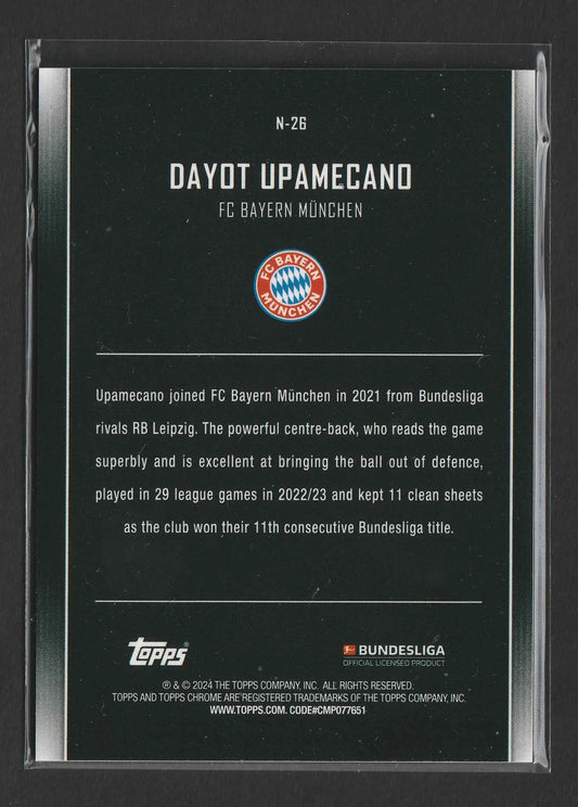 Dayot upamecano 2025 topps midnight bundesliga nightstars baseballkarte schwarz mit weißem text fc bayern logo in schutzhülle