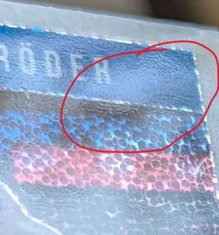 Blau und rosa strukturierte oberfläche mit subtiler wabenmuster bei dennis schröder 2018-19 panini donruss optic white sparkle prizm karte