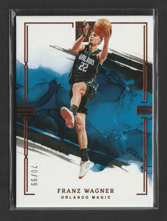 Franz wagner 2022 23 panini impeccable base bronze 70 99 karte zeigt ihn in schwarzem orlando magic trikot nummer 22 beim sprungwurf