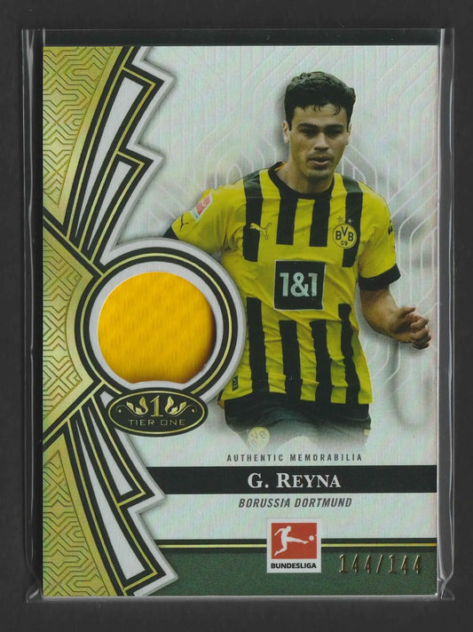Giovanni Reyna 2022/23 Topps Tier One Bundesliga relic card mit gelb schwarzem Borussia Dortmund trikot und rundem logo patch