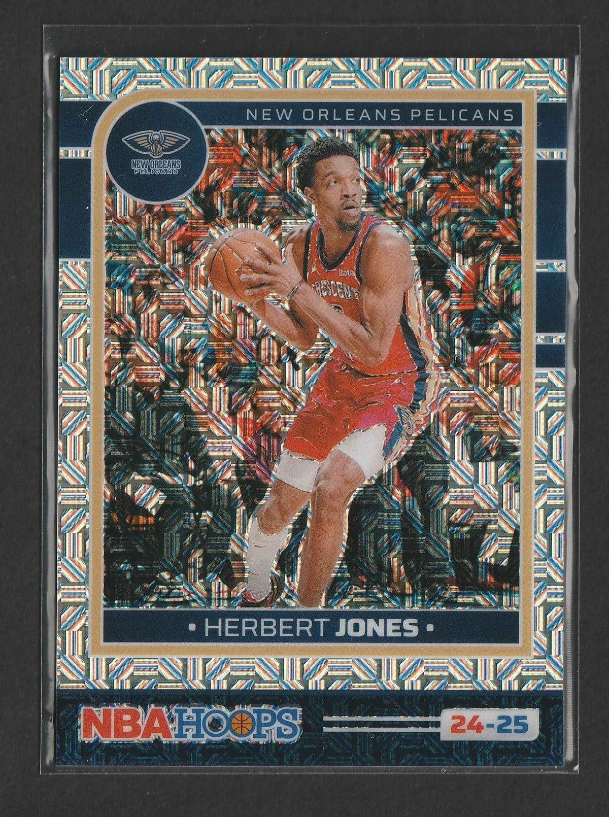 Vibrante geometrisch gemusterte nba hoops trading card von herbert jones in seinem new orleans pelicans trikot