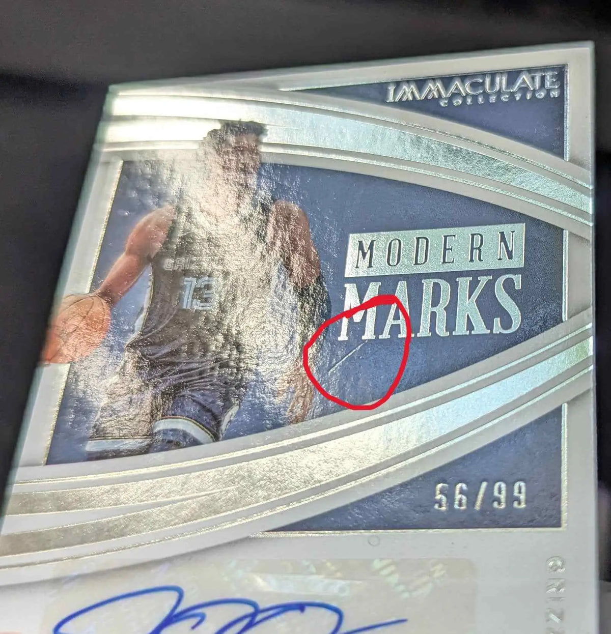 Silberblaue basketball trading card aus der immaculate collection modern marks serie mit glänzendem finish und actionbild von jaren jackson jr