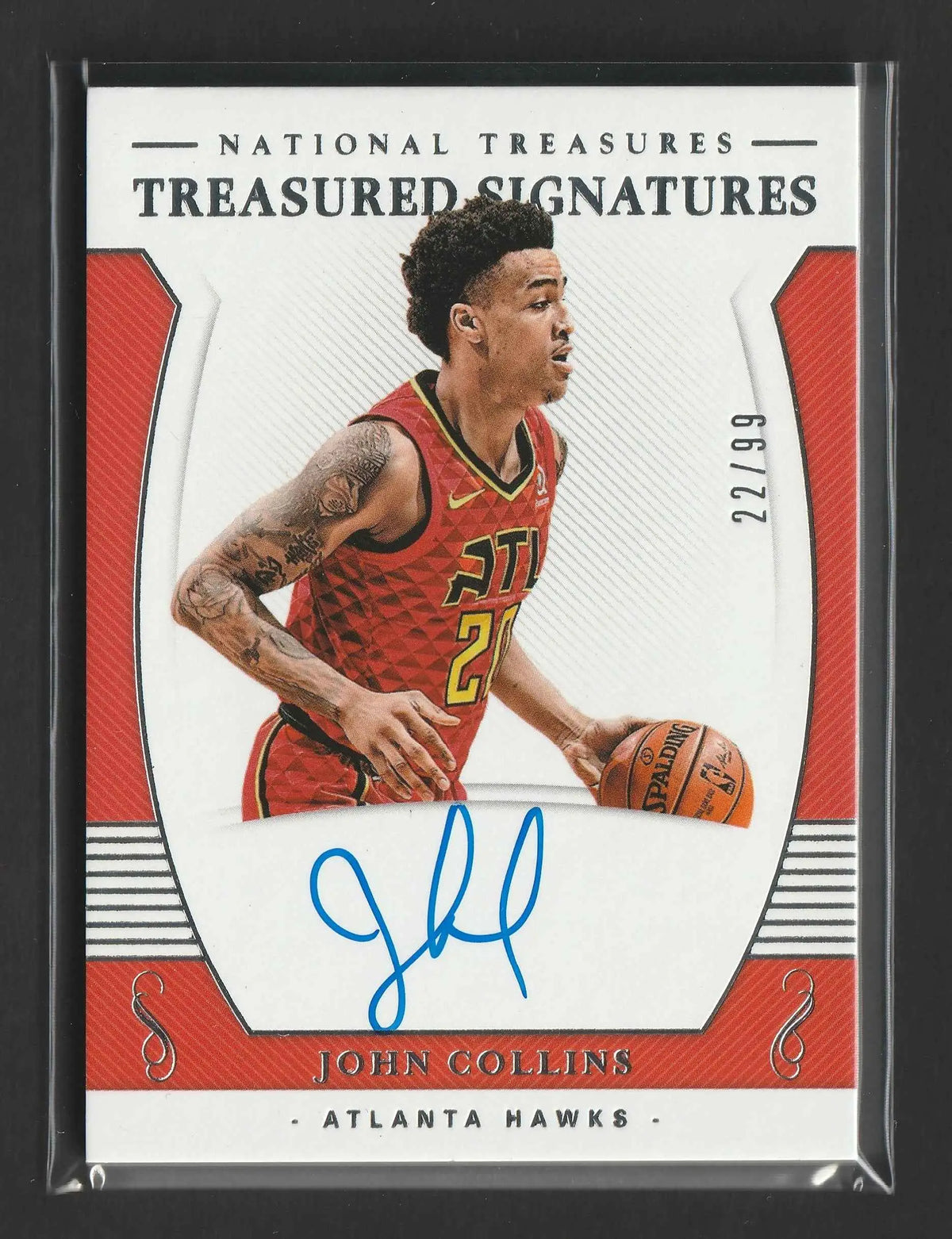Rotes und goldenes atlanta hawks trikot mit schwarzem rand nummer 20 und john collins unterschrift frontansicht