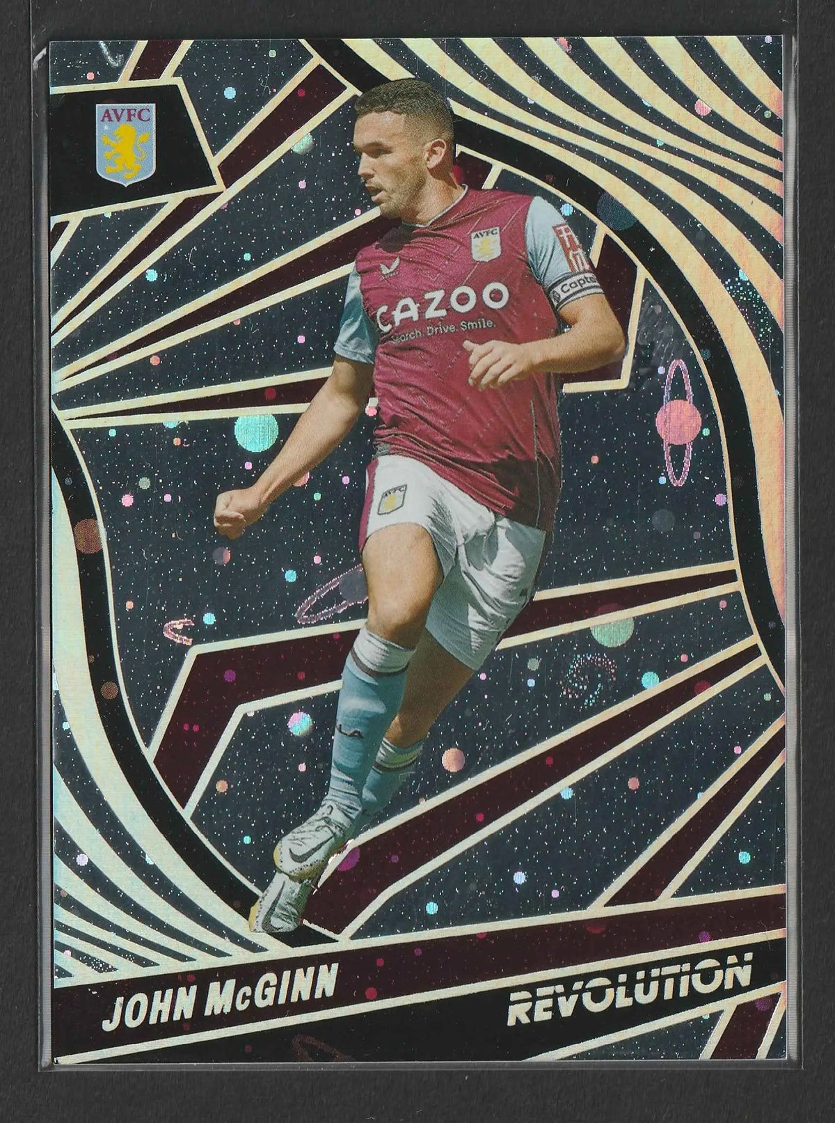 John mcginn 2022/23 panini revolution premier league karte mit aston villa trikot in maroon und hellblau mit cazoo logo und geometrischem weltraumdesign