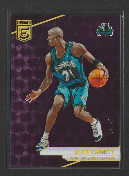 Kevin Garnett 2023-24 Panini Donruss Elite lila und gold Elite trading card mit Timberwolves Trikot und orangefarbenem Basketball