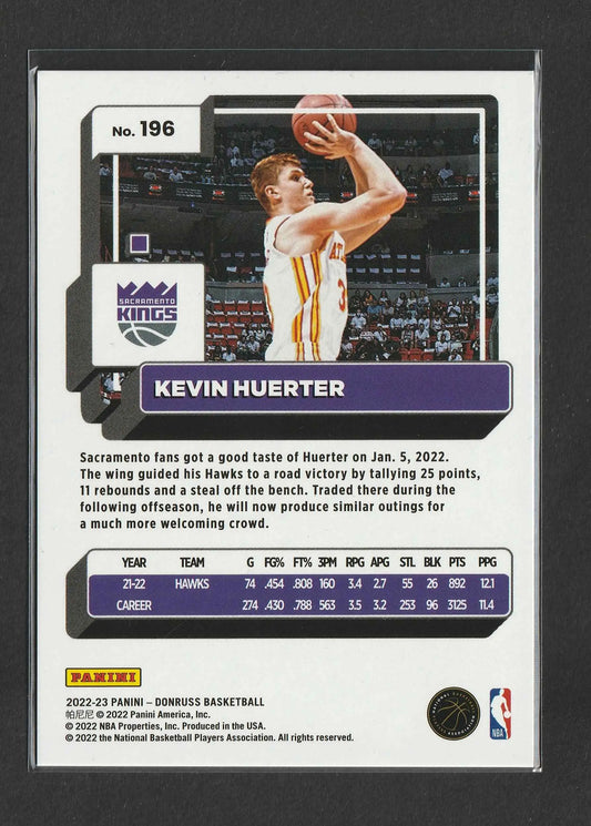 Dies ist eine panini 2022-23 donruss basketball trading card von kevin huerter in seinem sacramento kings trikot nummer 196