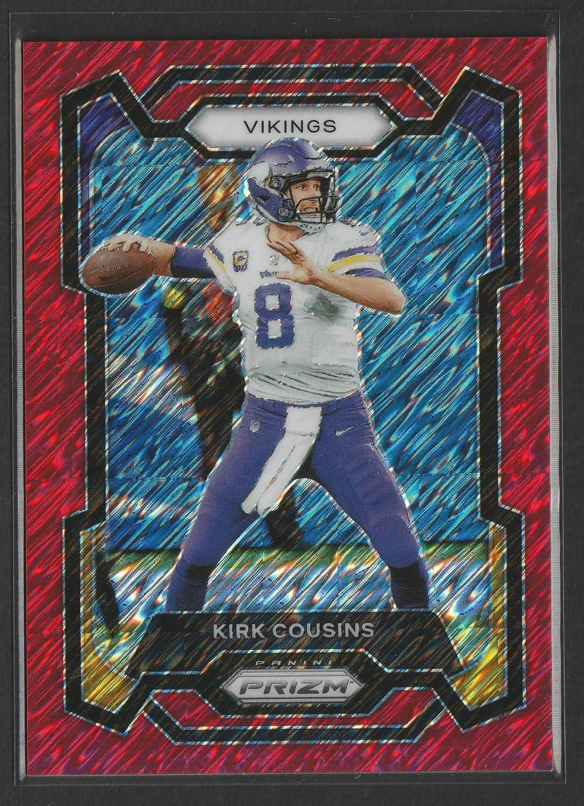 Lila und weiße minnesota vikings footballkarte mit quarterback kirk cousins in nummer 8 trikot und rotem blauen prismen-design