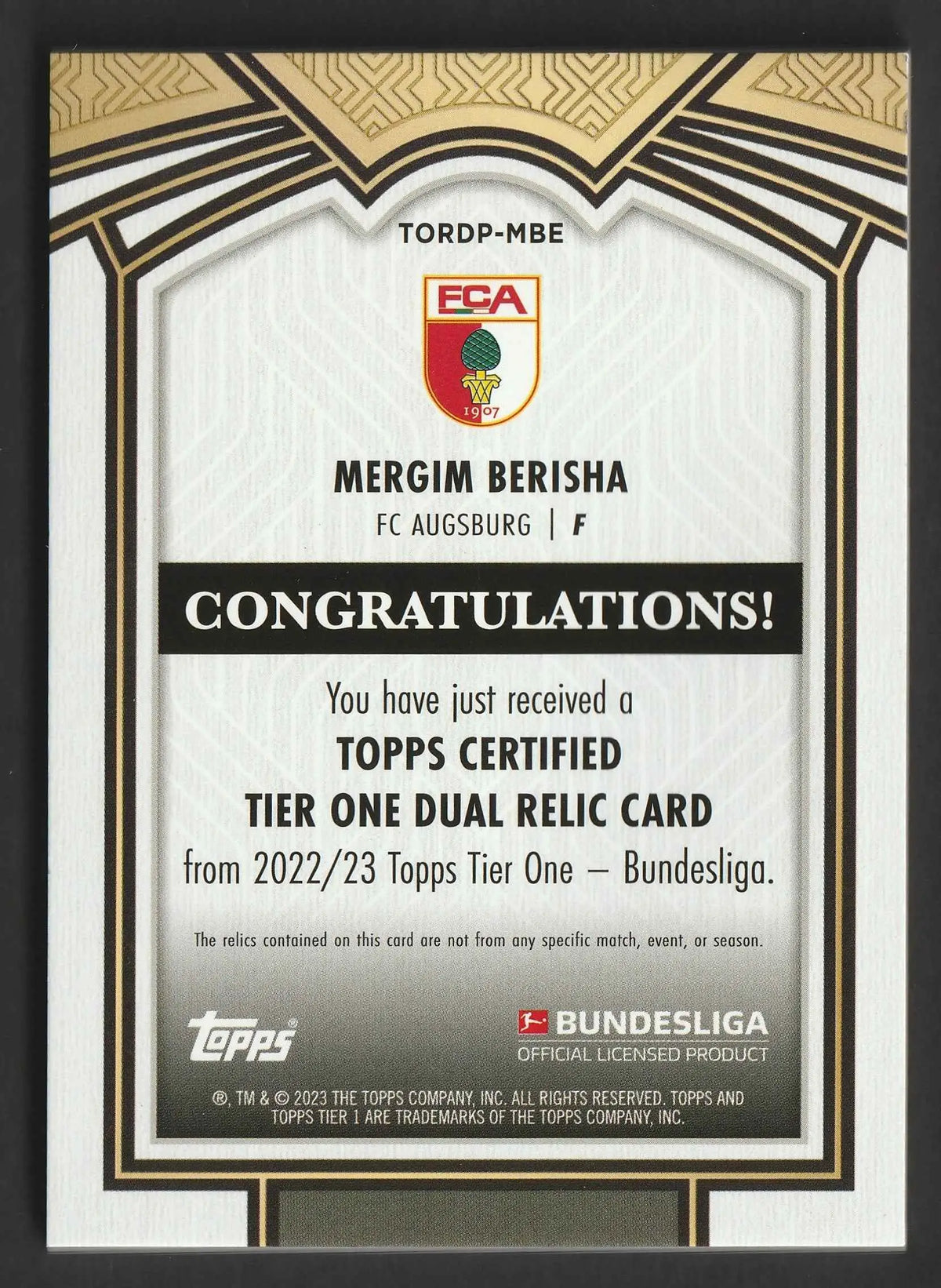 Schwarz-gold gerahmte topps tier one dual relic karte von mergim berisha mit eca logo für fc augsburg 25 von 25