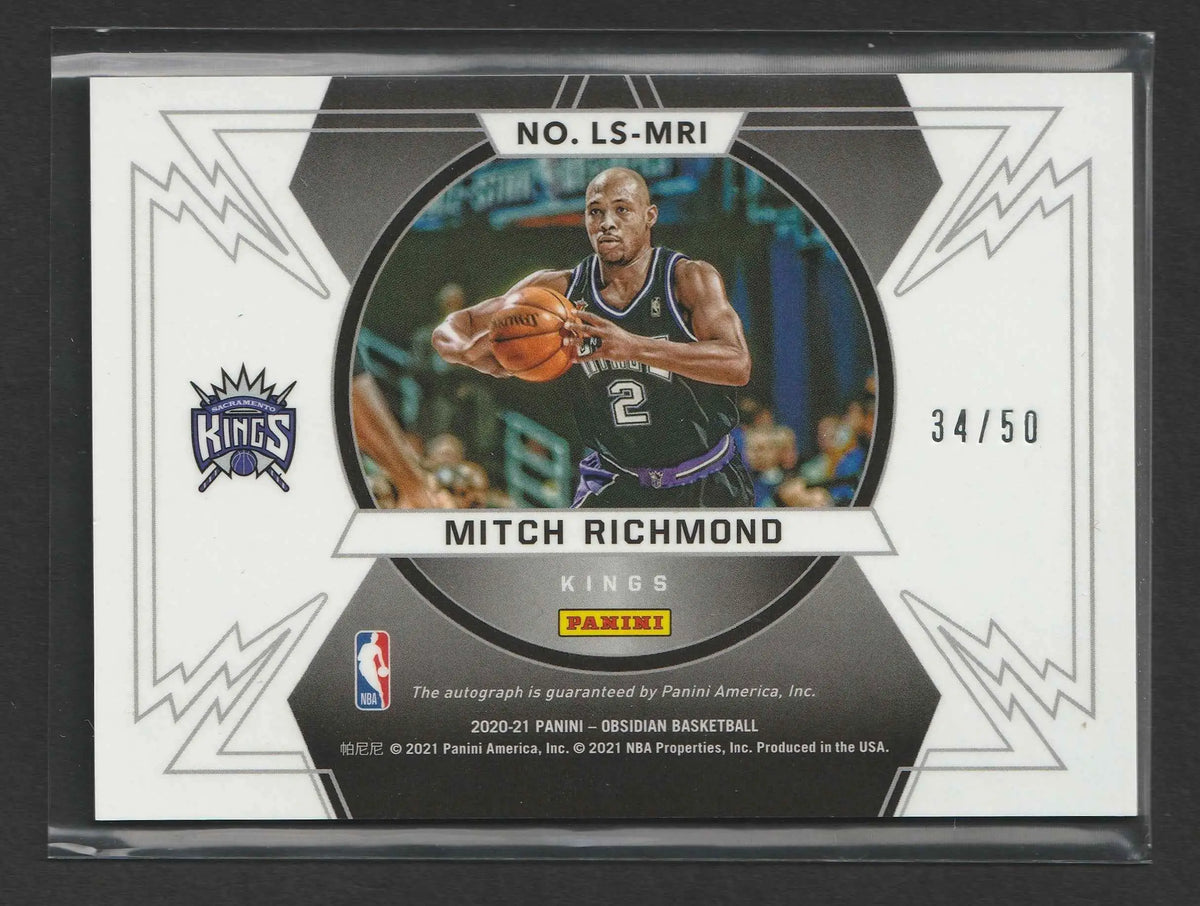 Dies ist eine silberne und schwarze panini 2020-21 obsidian basketball trading card mit mitch richmond im sacramento kings jersey nummer 34 von 50
