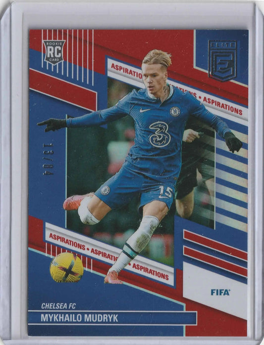 Blaues chelsea fc fußballtrikot mit weißen kanten und nummer 15 mit nike-logo mykhailo mudryk 2022 panini donruss elite card