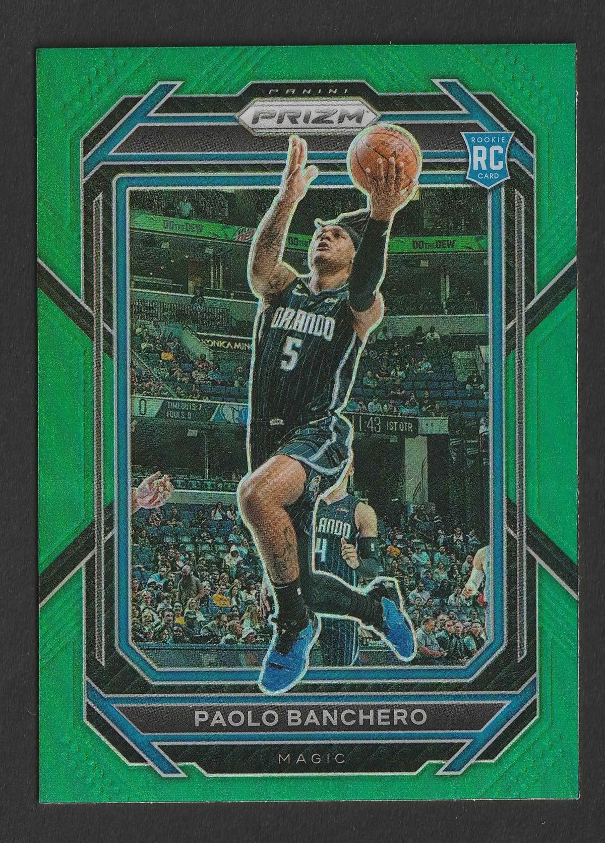Paolo banchero 2022/23 panini prizm green prizm rookie card nr 249 zeigt banchero im orlando magic jersey beim dunk