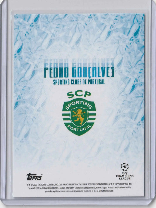 Teal und weiße eis-muster trading card mit pedro gonçalves von sporting clube de portugal und grünem clublogo