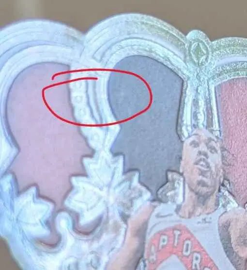 Silberne metallische krone mit kunstvollen blatt- und scrollverzierungen in scottie barnes 2023-24 panini crown royale karte