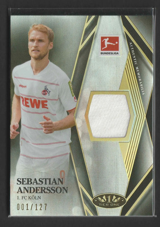 Silber und gold geometrische trading card mit footballspieler sebastian andersson in weißem trikot und stofffetzen