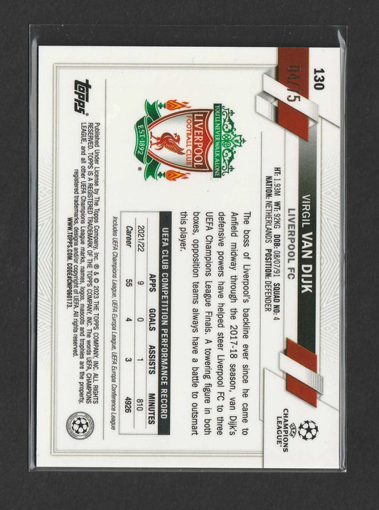 Liverpool fc trading card von virgil van dijk mit weißem hintergrund und rot-schwarzen designakzenten