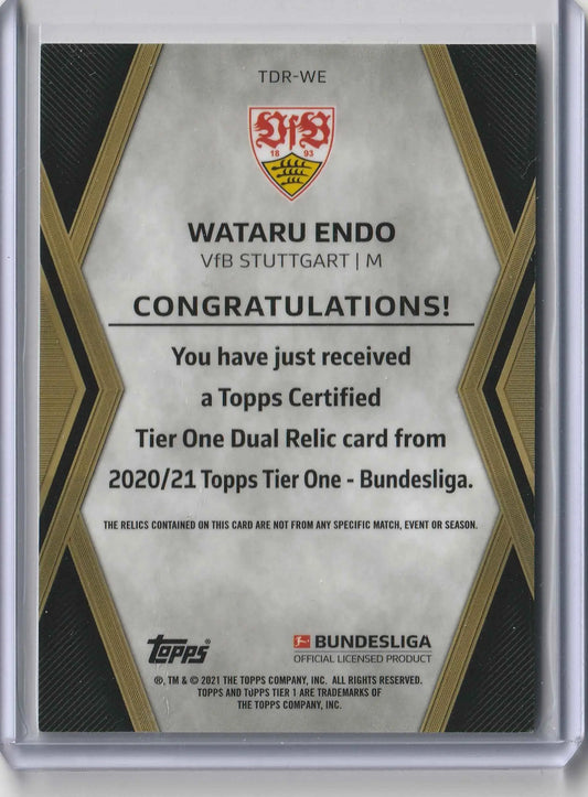 Dies ist eine silberne und schwarze tdr-we topps tier one dual relic karte mit goldenen geometrischen akzenten von wataru endo